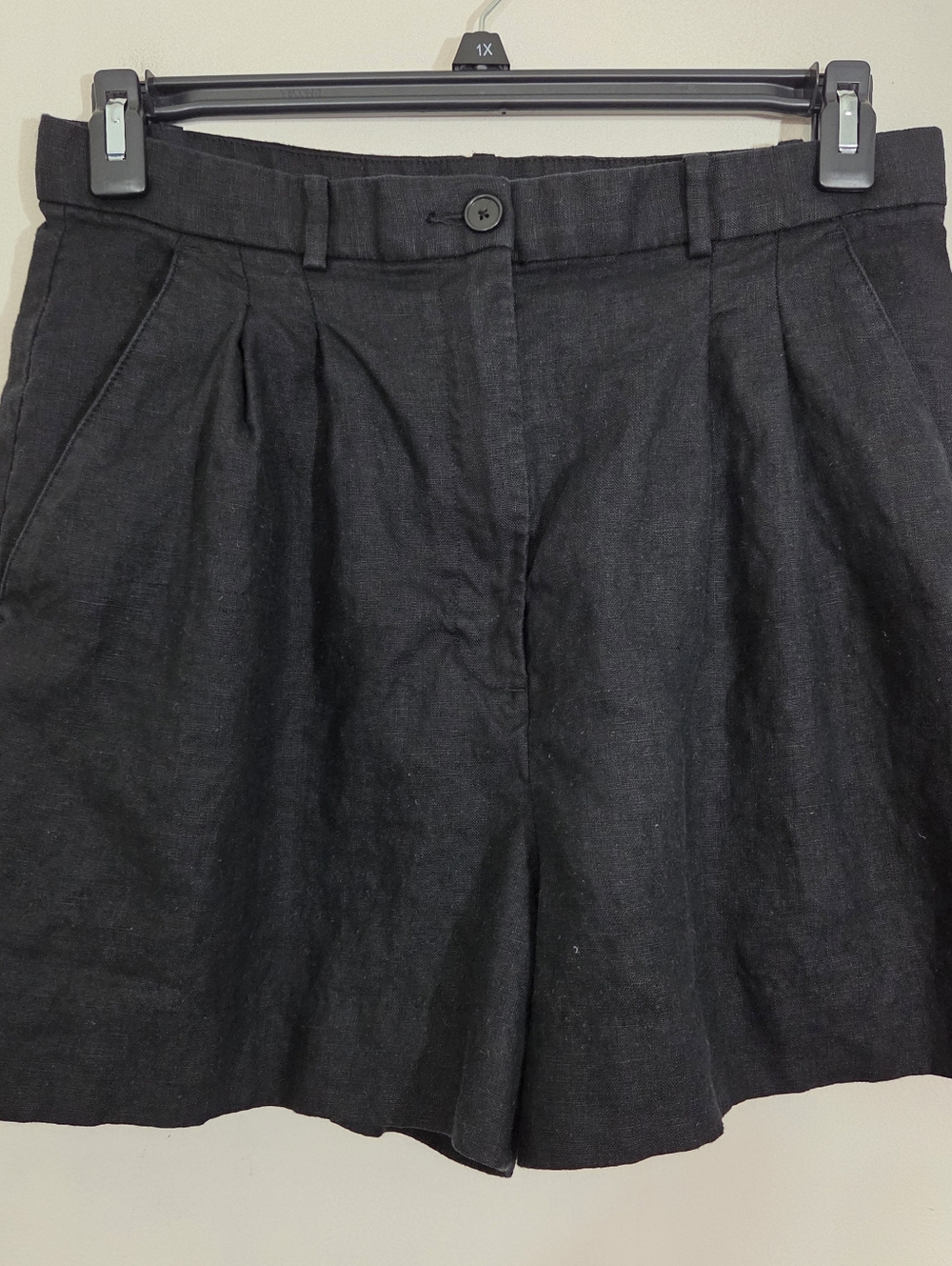 Banana Republic Soho Linen High Rise Pleated Shorts Black Size 12 Boho Casual - Picture 3 of 8